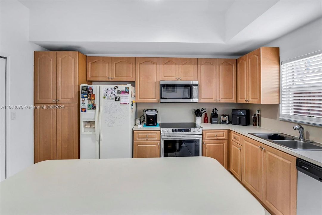 На продажу: $390,000 (2 спален, 2 ванн, 1518 Квадратных фут)