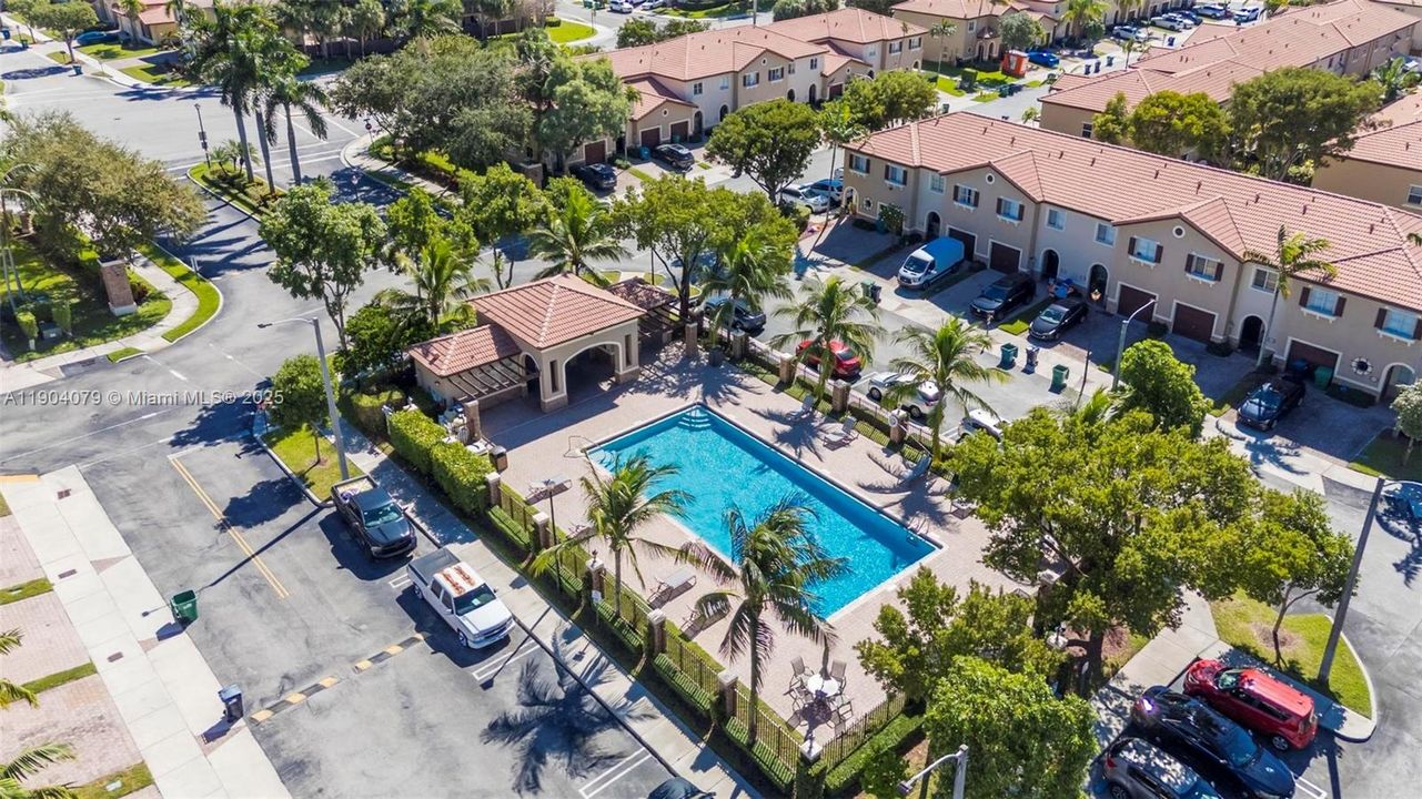 На продажу: $390,000 (2 спален, 2 ванн, 1518 Квадратных фут)