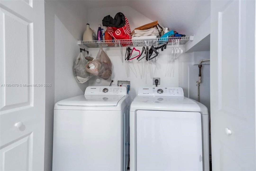 На продажу: $390,000 (2 спален, 2 ванн, 1518 Квадратных фут)