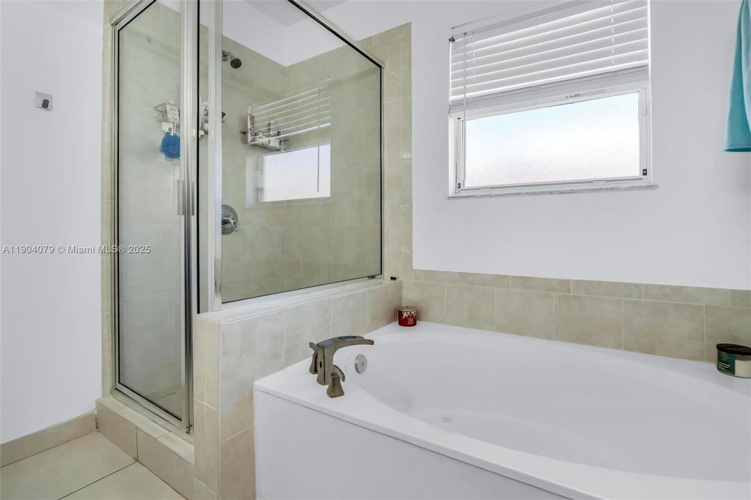 На продажу: $390,000 (2 спален, 2 ванн, 1518 Квадратных фут)