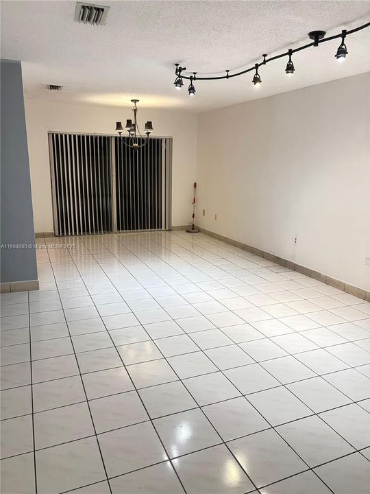 Recently Rented: $2,850 (3 beds, 2 baths, 1320 Square Feet)