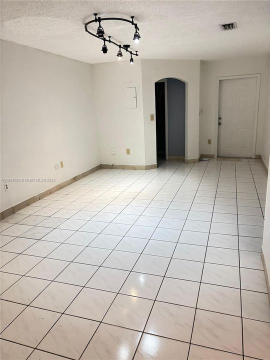 Recently Rented: $2,850 (3 beds, 2 baths, 1320 Square Feet)