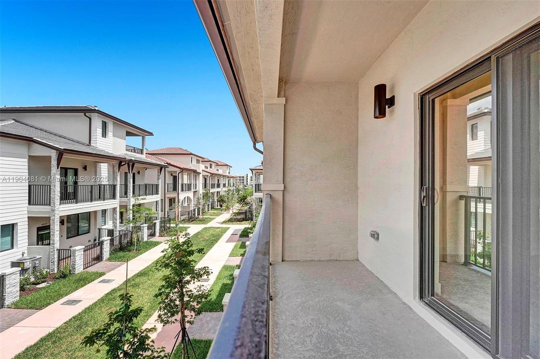 For Sale: $720,000 (3 beds, 2 baths, 1610 Square Feet)