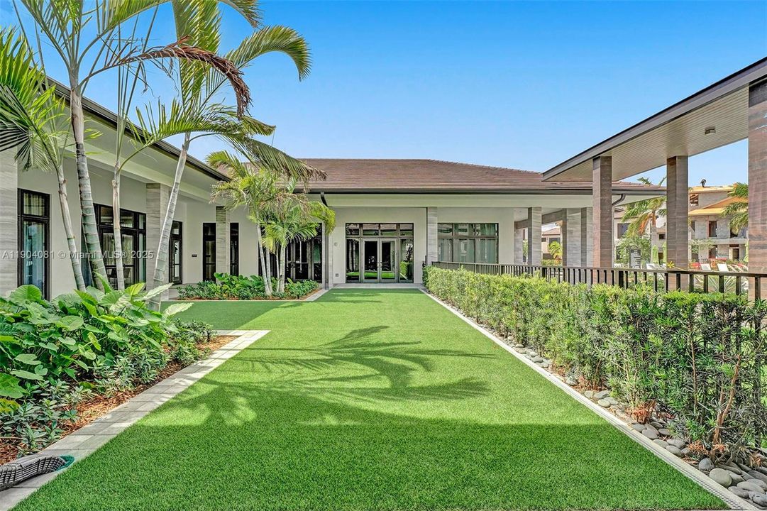 For Sale: $720,000 (3 beds, 2 baths, 1610 Square Feet)