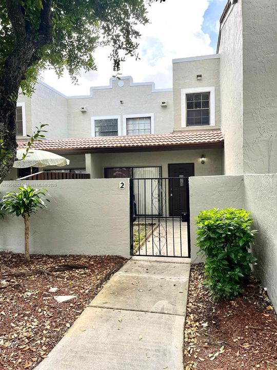 For Sale: $339,000 (2 beds, 1 baths, 1050 Square Feet)