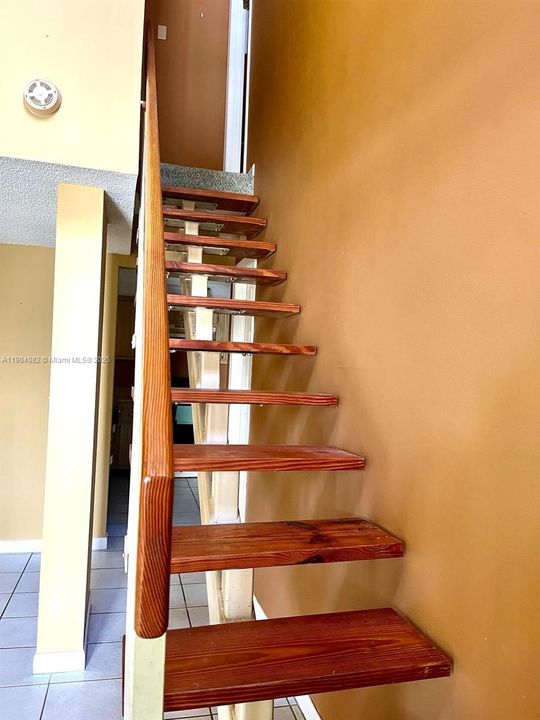 For Sale: $339,000 (2 beds, 1 baths, 1050 Square Feet)