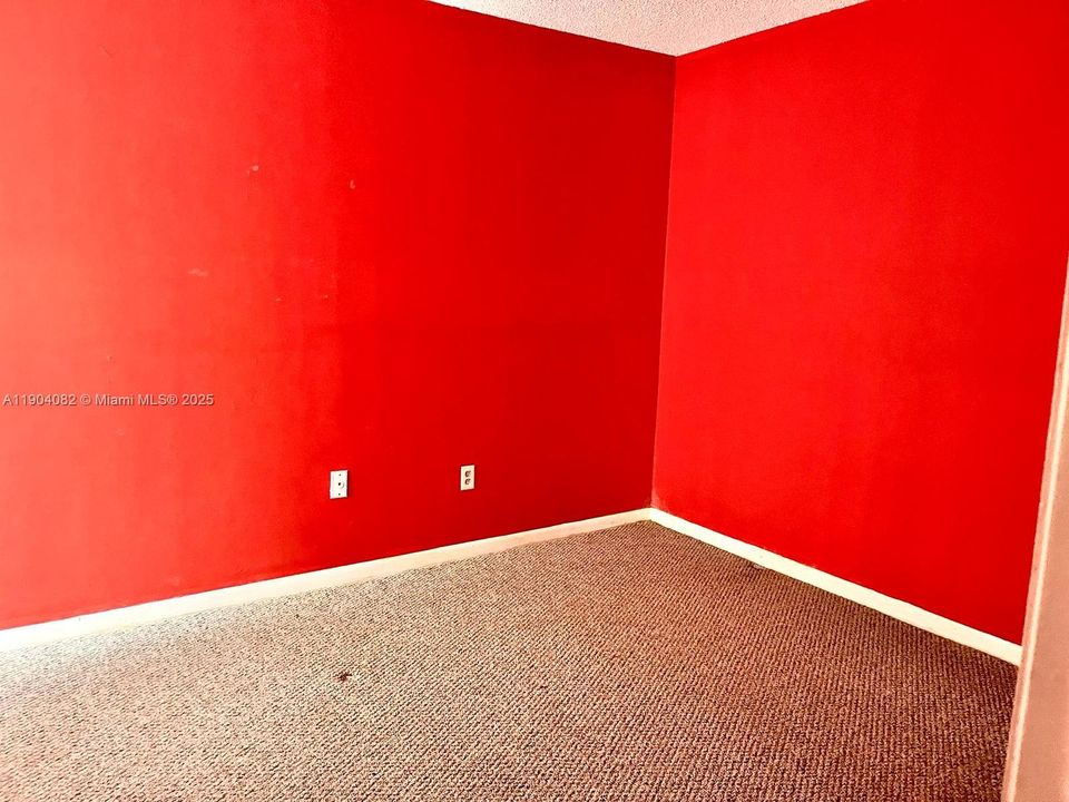 For Sale: $339,000 (2 beds, 1 baths, 1050 Square Feet)