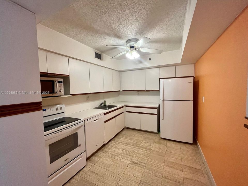 For Rent: $2,800 (2 beds, 2 baths, 1150 Square Feet)