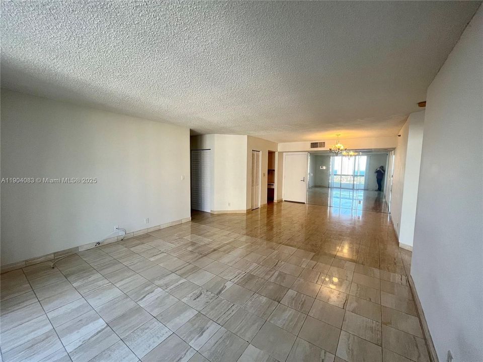 For Rent: $2,800 (2 beds, 2 baths, 1150 Square Feet)
