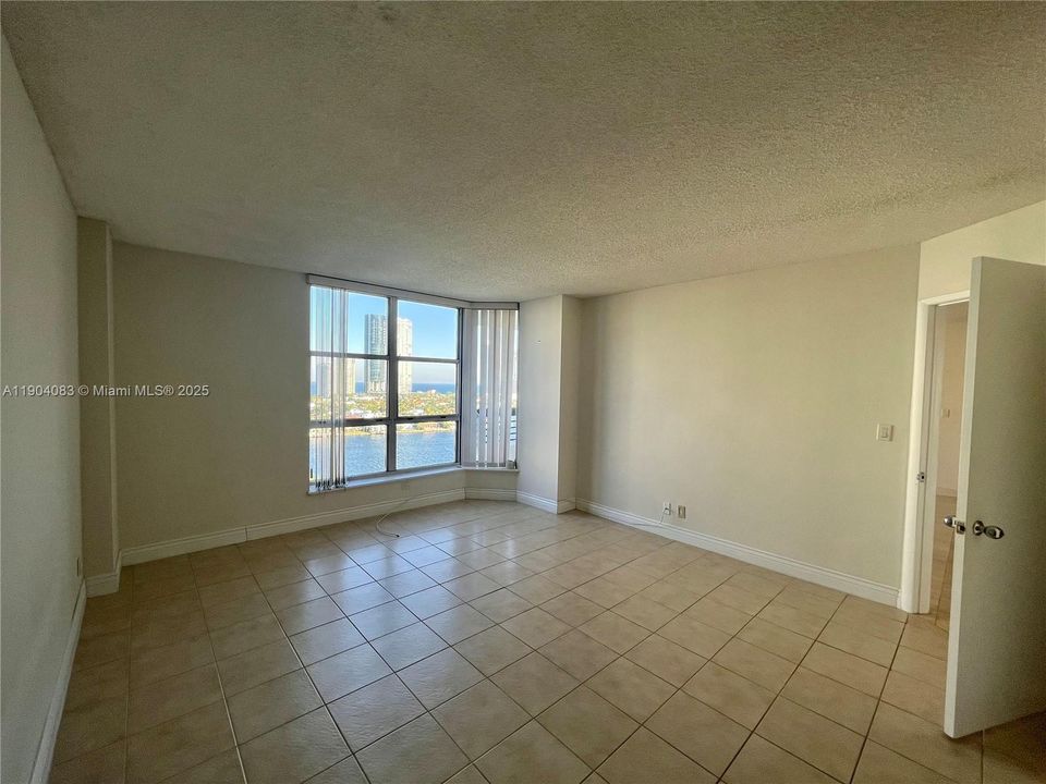 For Rent: $2,800 (2 beds, 2 baths, 1150 Square Feet)
