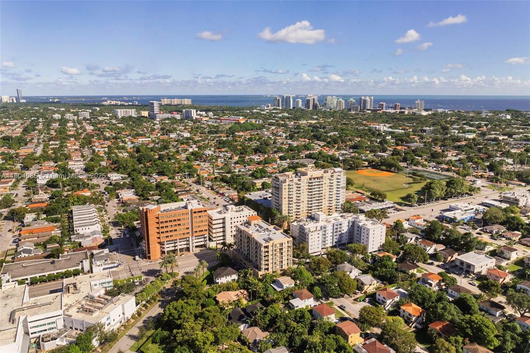 For Sale: $575,000 (2 beds, 2 baths, 1219 Square Feet)