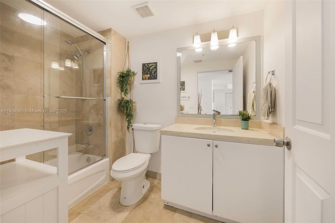 For Sale: $575,000 (2 beds, 2 baths, 1219 Square Feet)