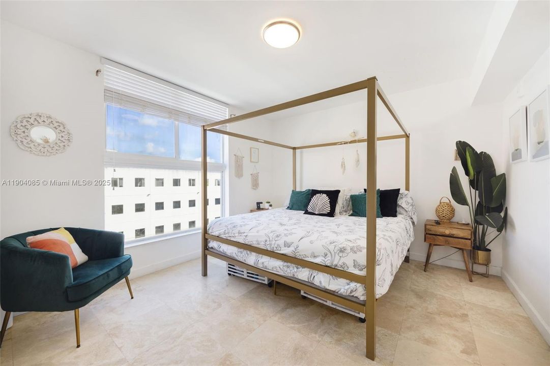 For Sale: $575,000 (2 beds, 2 baths, 1219 Square Feet)