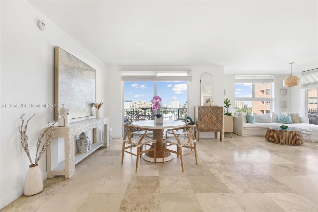 For Sale: $575,000 (2 beds, 2 baths, 1219 Square Feet)