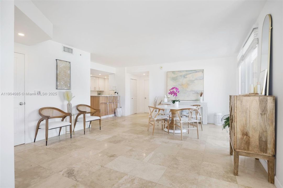 For Sale: $575,000 (2 beds, 2 baths, 1219 Square Feet)