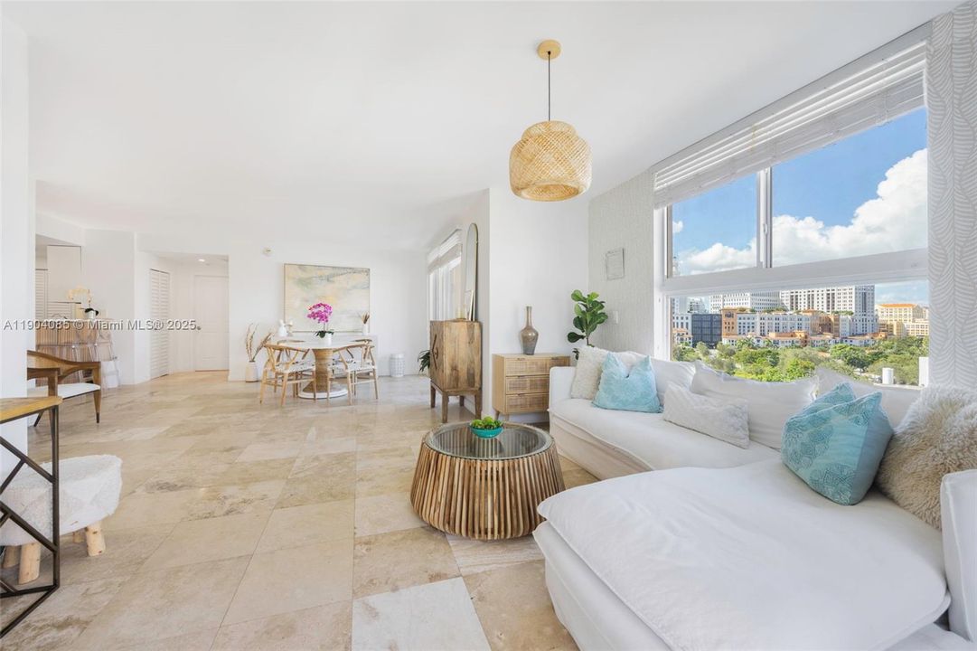 For Sale: $575,000 (2 beds, 2 baths, 1219 Square Feet)