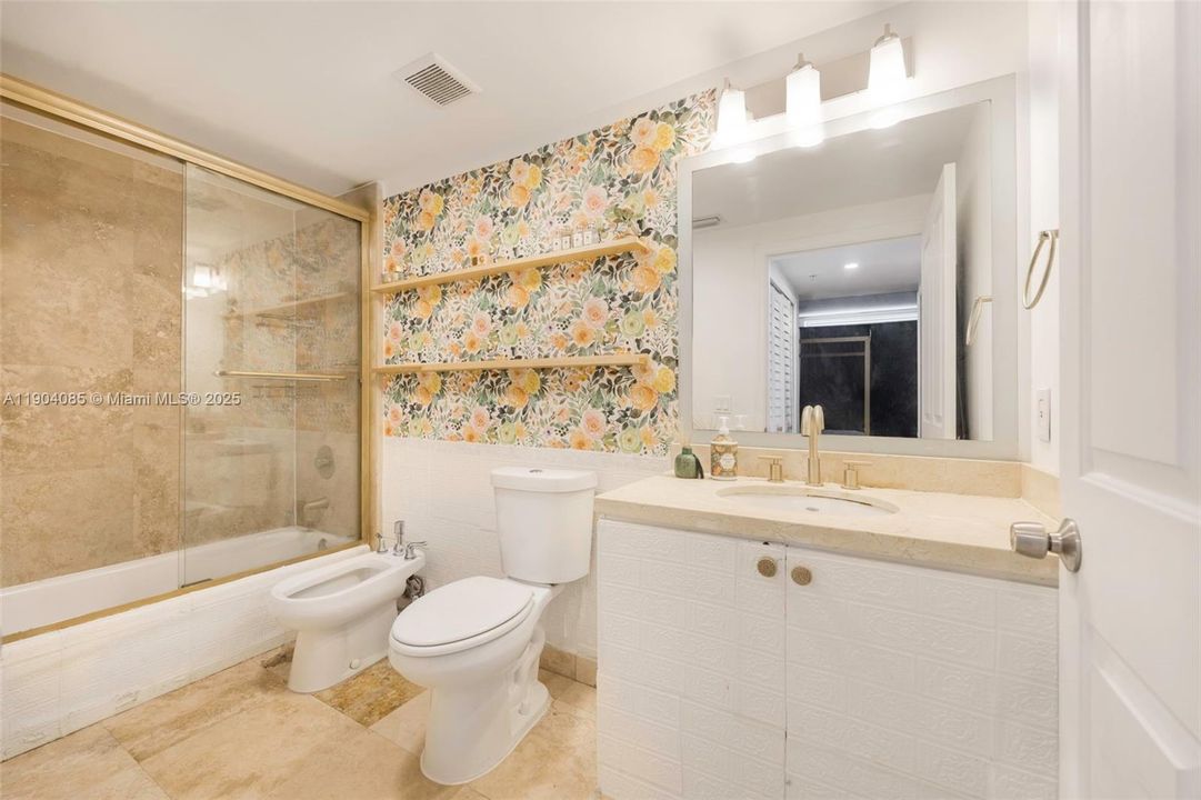 For Sale: $575,000 (2 beds, 2 baths, 1219 Square Feet)