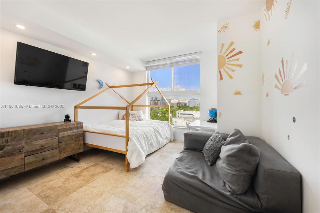 For Sale: $575,000 (2 beds, 2 baths, 1219 Square Feet)