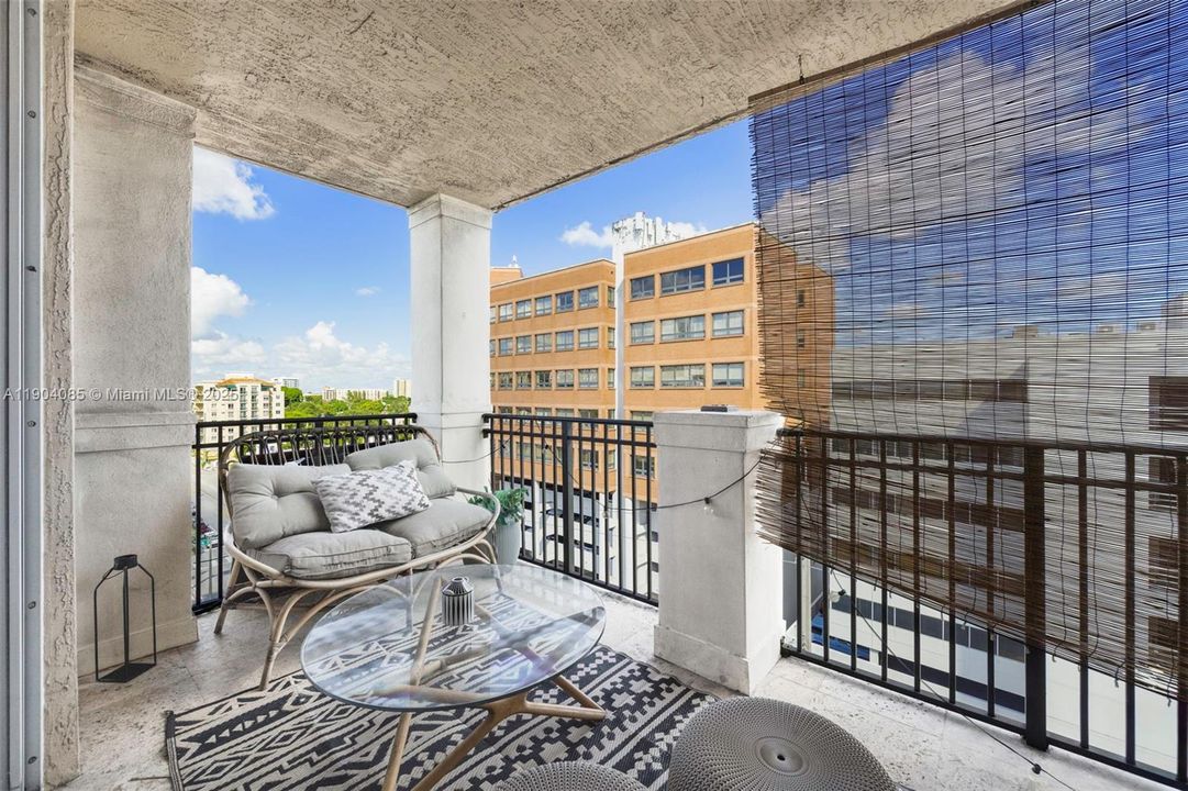 For Sale: $575,000 (2 beds, 2 baths, 1219 Square Feet)