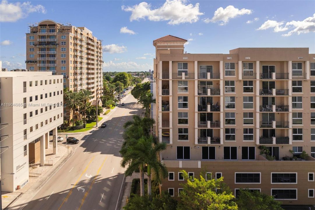 For Sale: $575,000 (2 beds, 2 baths, 1219 Square Feet)