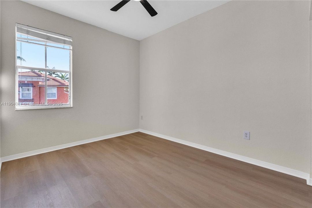 出租: $2,600 (3 贝兹, 3 浴室, 1527 平方英尺)