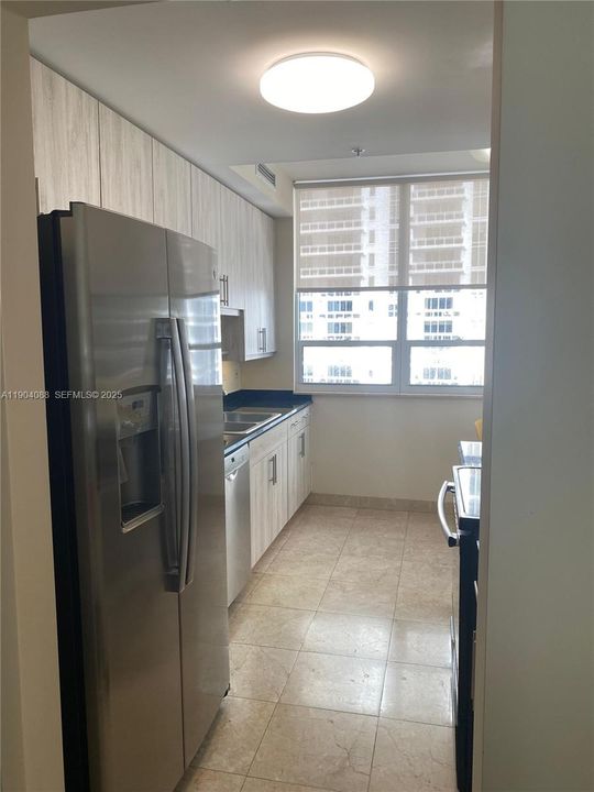 For Rent: $4,850 (2 beds, 2 baths, 1303 Square Feet)