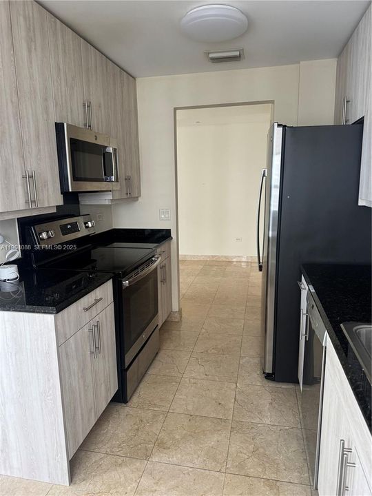 For Rent: $4,850 (2 beds, 2 baths, 1303 Square Feet)