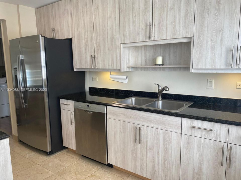 For Rent: $4,850 (2 beds, 2 baths, 1303 Square Feet)