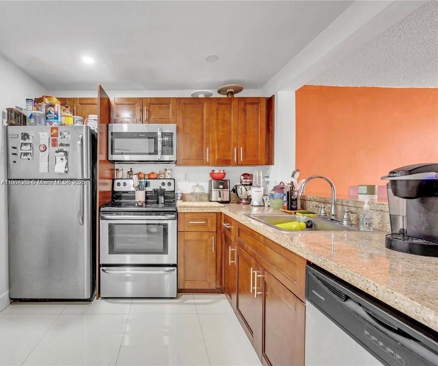 For Sale: $205,000 (2 beds, 2 baths, 1175 Square Feet)