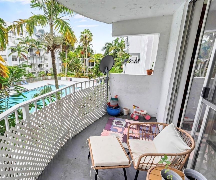 For Sale: $205,000 (2 beds, 2 baths, 1175 Square Feet)