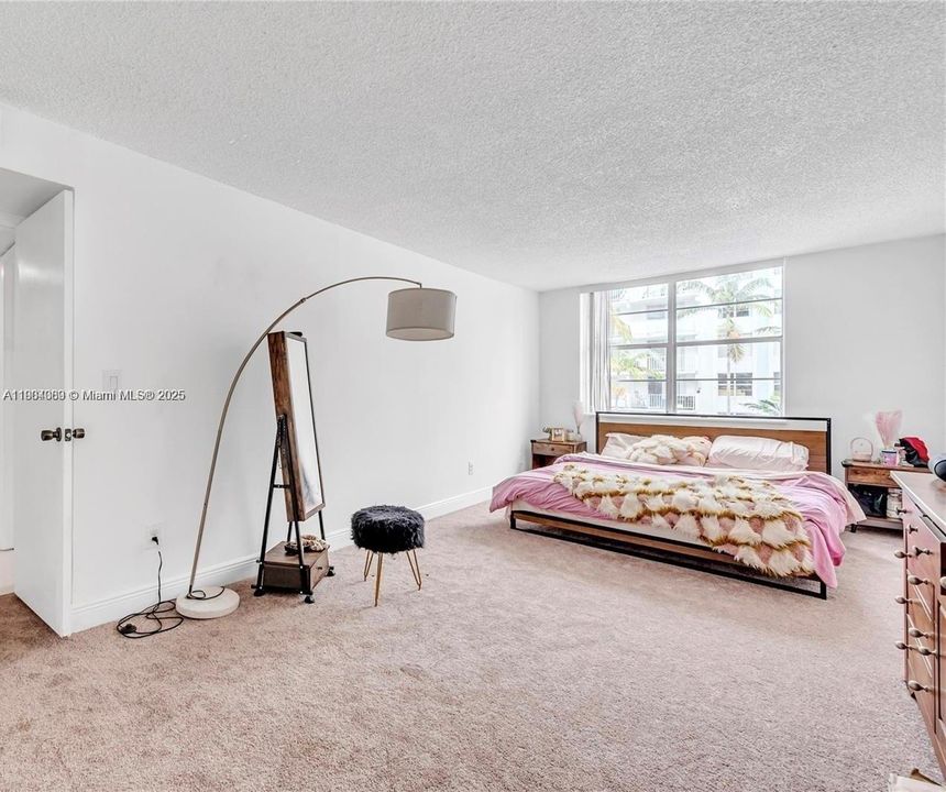 For Sale: $205,000 (2 beds, 2 baths, 1175 Square Feet)