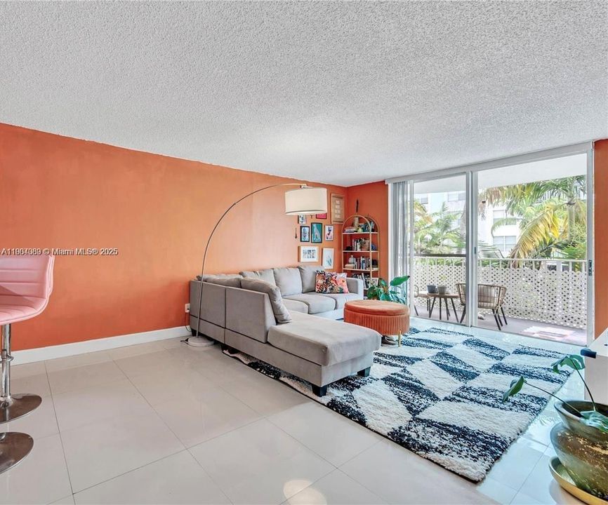 For Sale: $205,000 (2 beds, 2 baths, 1175 Square Feet)