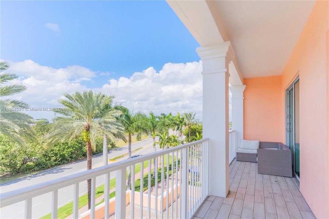 For Sale: $325,000 (2 beds, 2 baths, 1265 Square Feet)