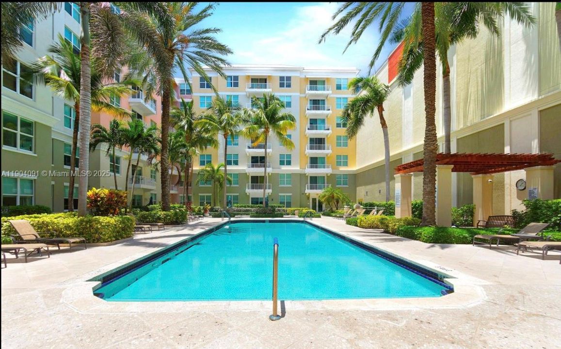 For Sale: $325,000 (2 beds, 2 baths, 1265 Square Feet)