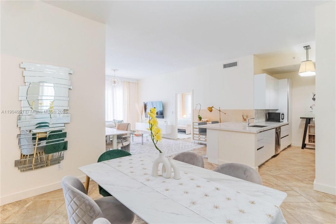 For Sale: $325,000 (2 beds, 2 baths, 1265 Square Feet)