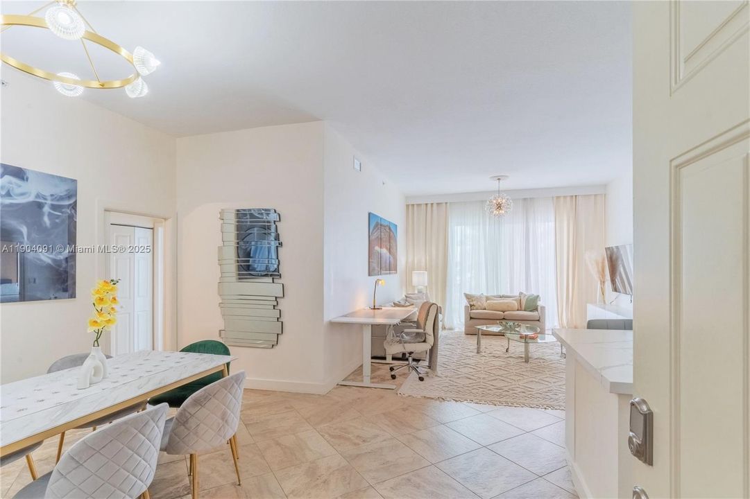 For Sale: $325,000 (2 beds, 2 baths, 1265 Square Feet)