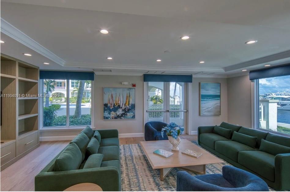 For Sale: $325,000 (2 beds, 2 baths, 1265 Square Feet)