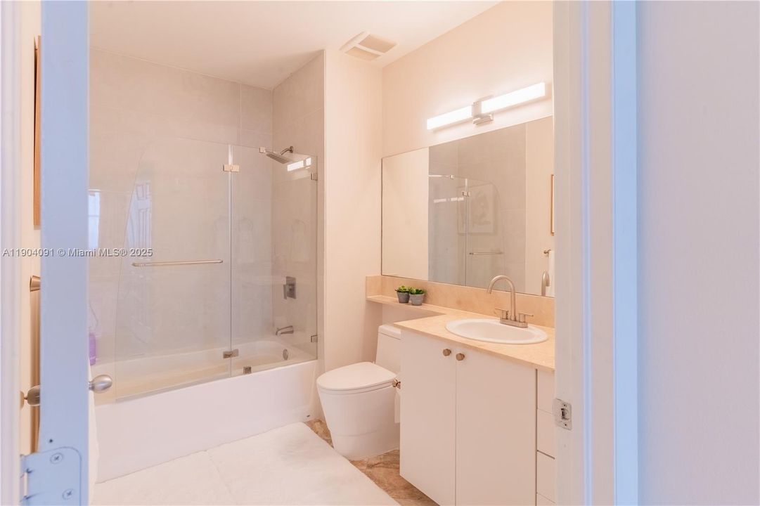 For Sale: $325,000 (2 beds, 2 baths, 1265 Square Feet)