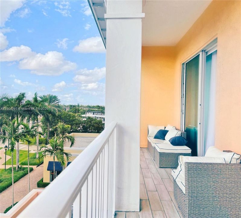 For Sale: $325,000 (2 beds, 2 baths, 1265 Square Feet)