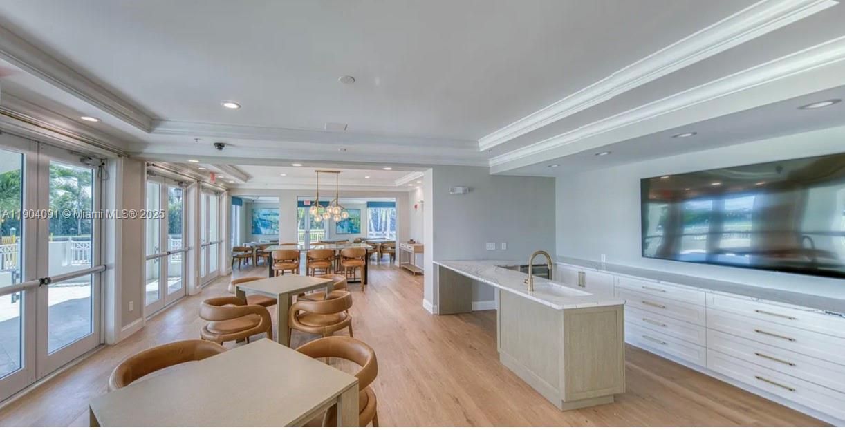 For Sale: $325,000 (2 beds, 2 baths, 1265 Square Feet)