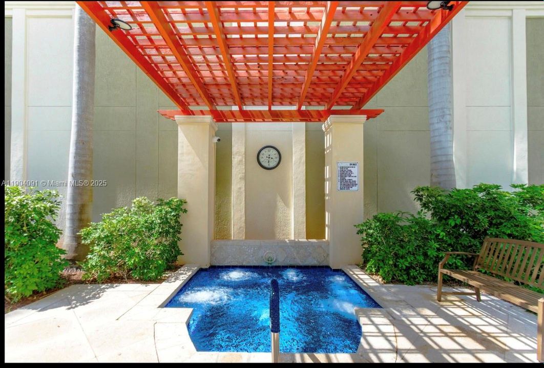 For Sale: $325,000 (2 beds, 2 baths, 1265 Square Feet)