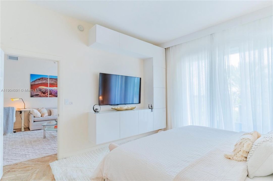 For Sale: $325,000 (2 beds, 2 baths, 1265 Square Feet)