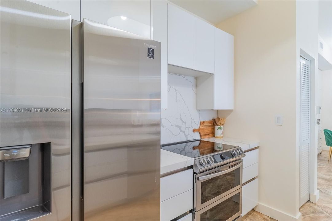 For Sale: $325,000 (2 beds, 2 baths, 1265 Square Feet)