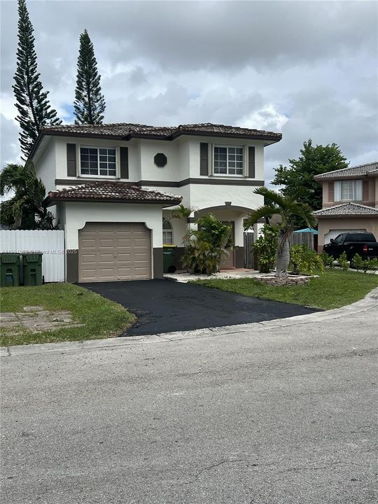 Active With Contract: $468,000 (3 beds, 2 baths, 1715 Square Feet)