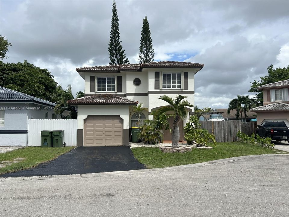 Active With Contract: $468,000 (3 beds, 2 baths, 1715 Square Feet)