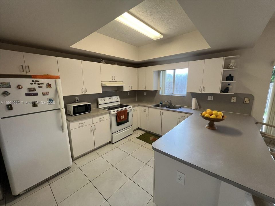 Active With Contract: $468,000 (3 beds, 2 baths, 1715 Square Feet)