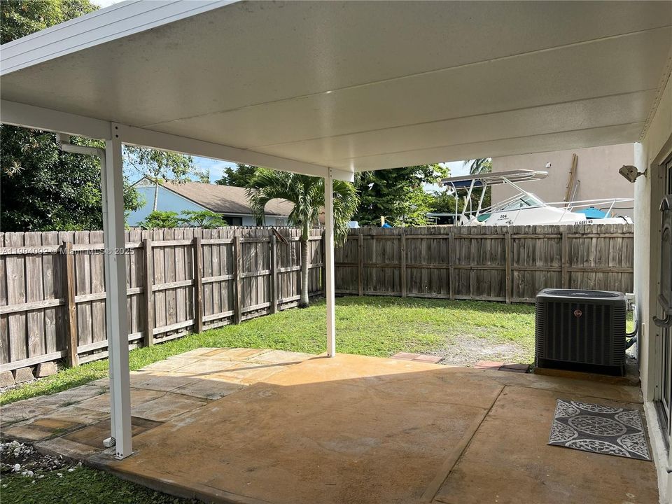 Active With Contract: $468,000 (3 beds, 2 baths, 1715 Square Feet)