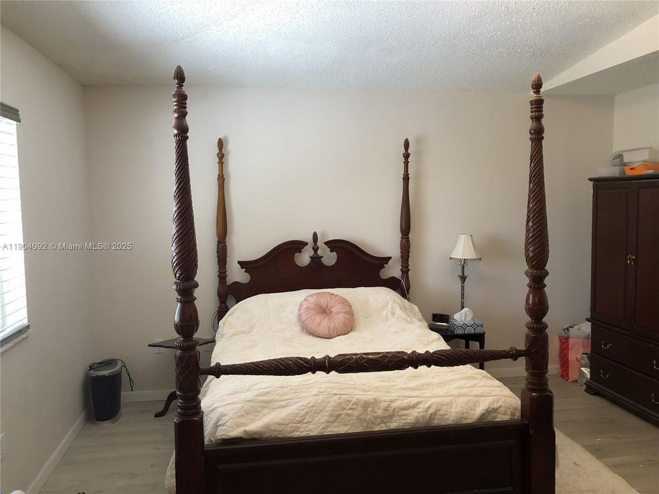 Active With Contract: $468,000 (3 beds, 2 baths, 1715 Square Feet)