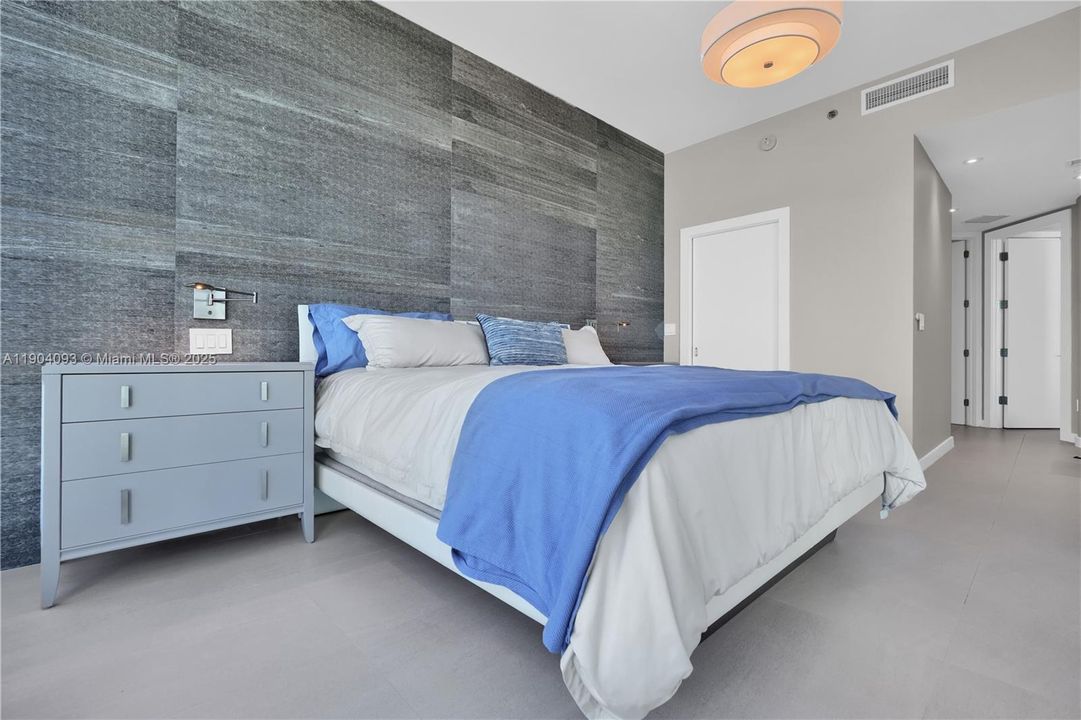 For Sale: $4,900,000 (2 beds, 2 baths, 1595 Square Feet)