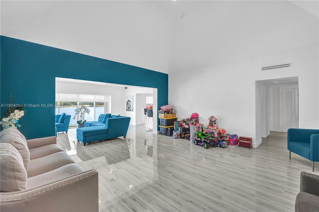 Active With Contract: $4,000 (4 beds, 3 baths, 2279 Square Feet)